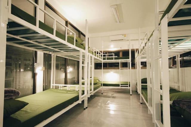 10-Bed Mixed Dormitory Room