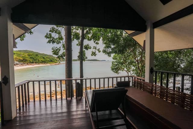 Balcony Beach front