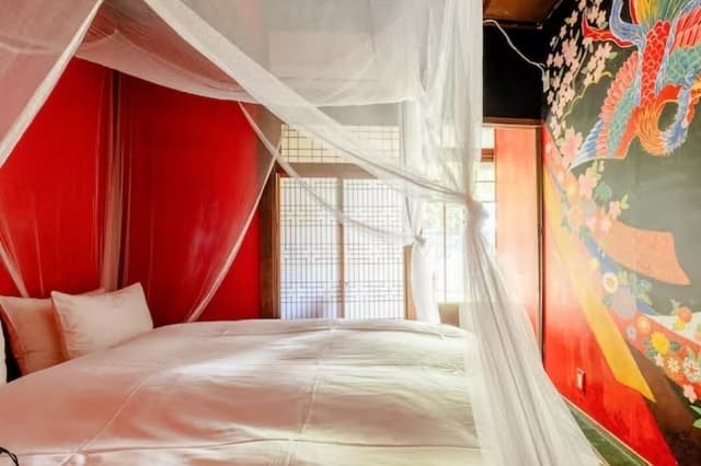 Standard Double or Twin Room with Shared Bathroom (Flowers)