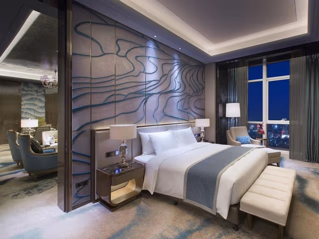 Deluxe Suite