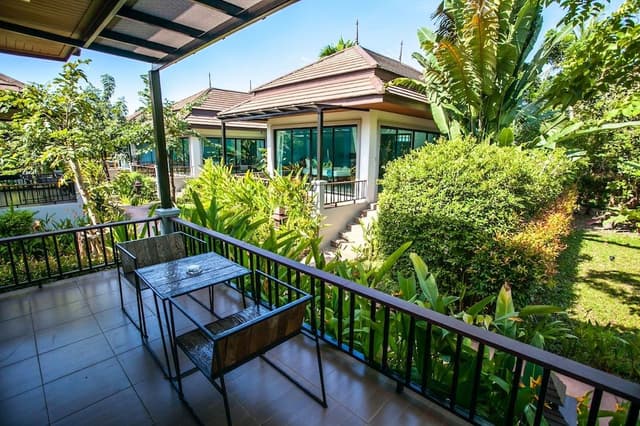 Deluxe Villa, 1 King Bed, Garden View, Garden Area