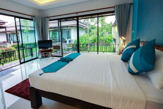 Deluxe Villa, 1 King Bed, Garden View, Garden Area