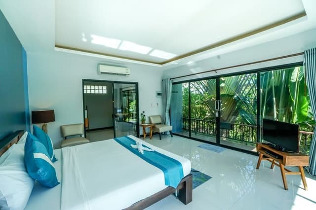 Deluxe Villa, 1 King Bed, Garden View, Garden Area