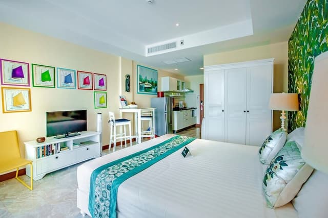 Oceanfront Studio with Shower