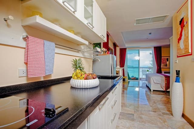 Oceanfront Studio with Shower