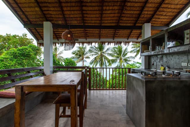 Cozy Garden and Ocean View Room