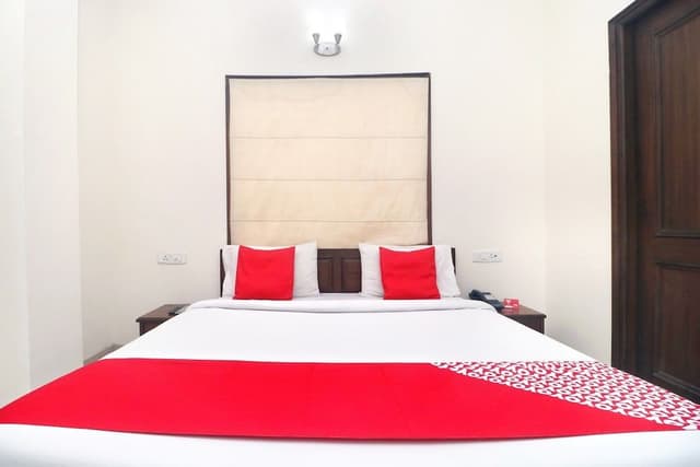 Deluxe Double or Twin Room, 1 King Bed