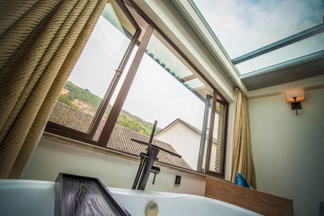 Loft, Hill View