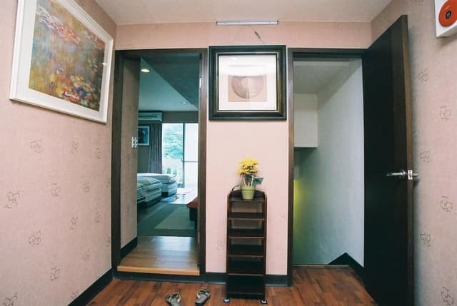 Family Room, Multiple Beds (B)