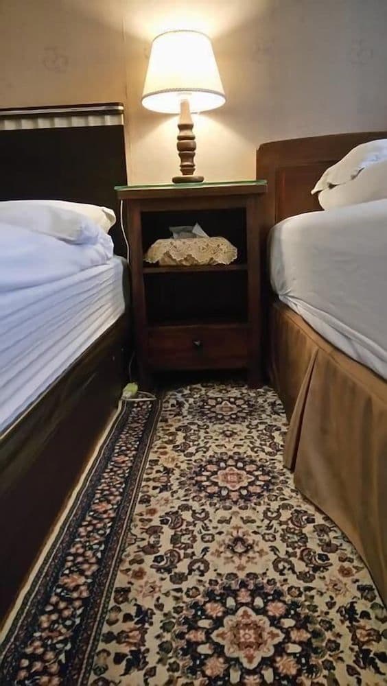Family Room, Multiple Beds (B)