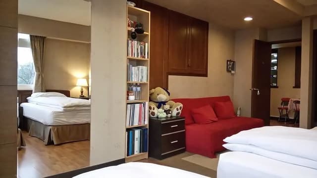 Family Room, Multiple Beds (B)