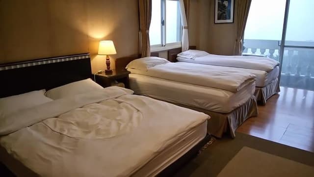 Family Room, Multiple Beds (B)