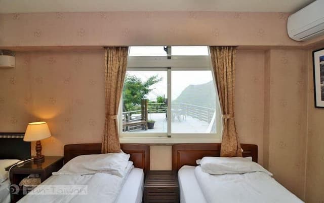 Family Room, Multiple Beds (B)