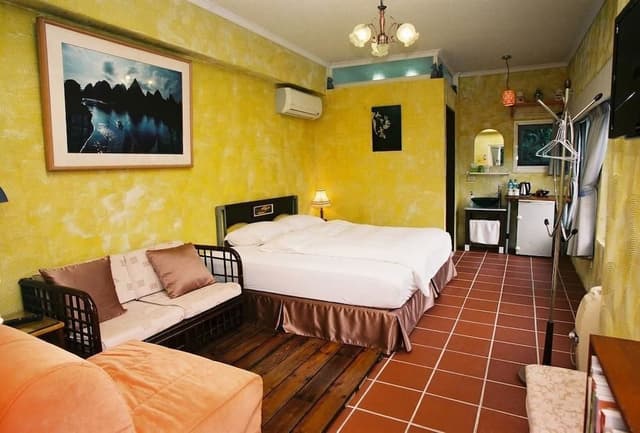 Double Room, 1 King Bed (B)