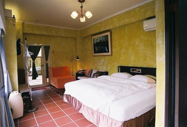 Double Room, 1 King Bed (B)