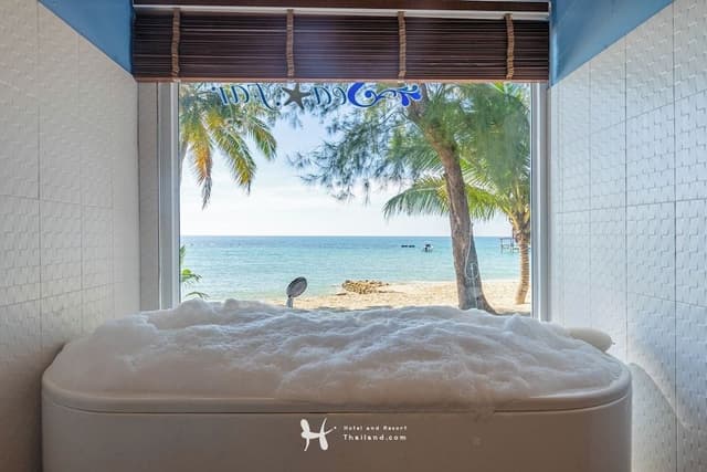 Beach front deluxe with Jacuzzi bathroom