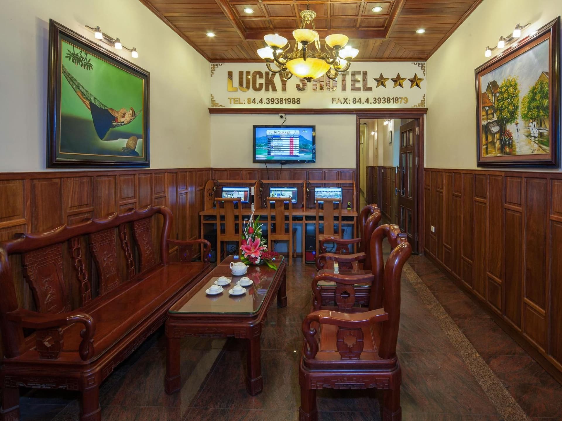 Lucky 3 Hotel & Travel