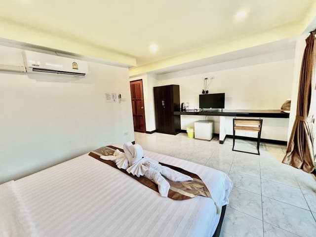 Economy Room