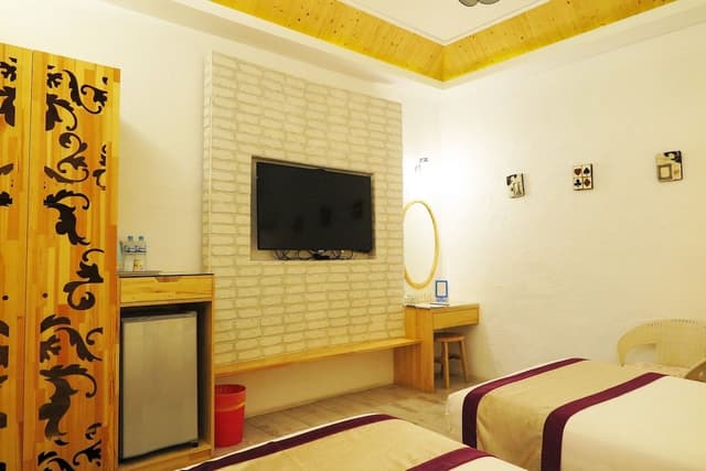 Twin Room, No Windows