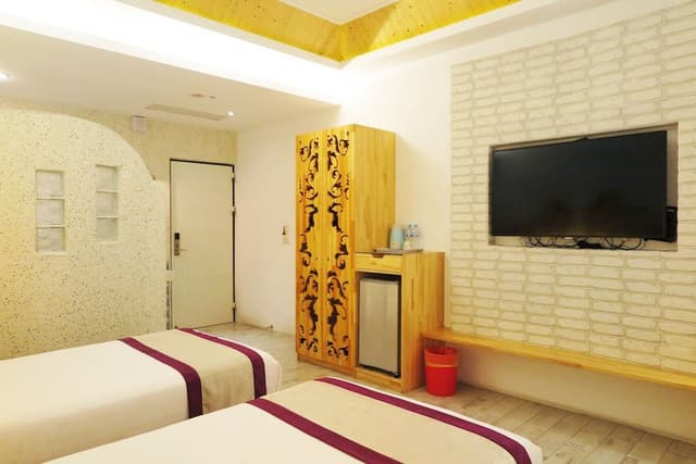Twin Room, No Windows