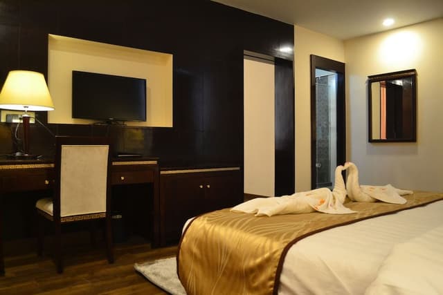 Premier Double Room, 1 Queen Bed, Non Smoking, City View