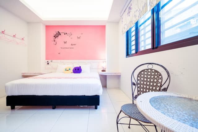 Double King Room - Non-Smoking