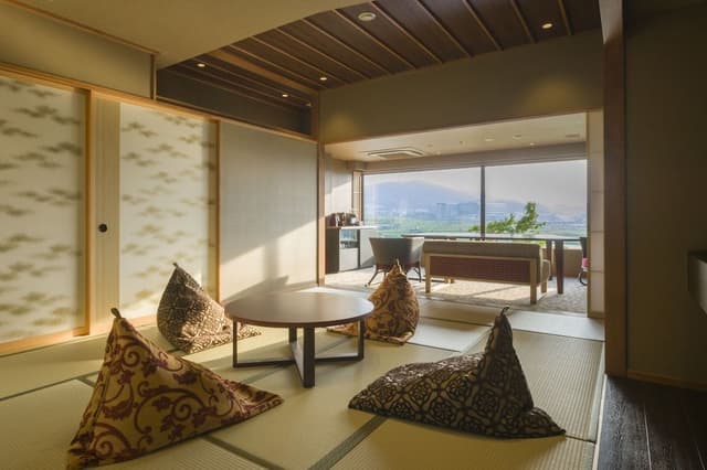 Fukuchi B Japanese Western Room with Open Air Bath, Mt. Fuji View [With Yamanshi Wine Lounge Access]
