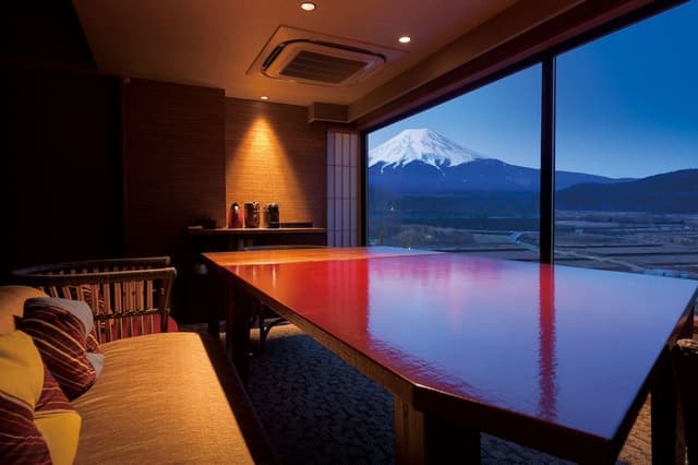 Fukuchi B Japanese Western Room with Open Air Bath, Mt. Fuji View [With Yamanshi Wine Lounge Access]