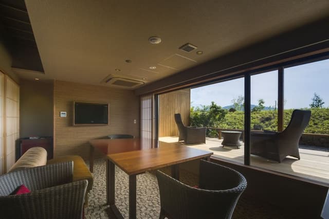 Fukuchi A Japanese Western Room with Open Air Bath, Mt. Fuji View [With Yamanshi Wine Lounge Access]