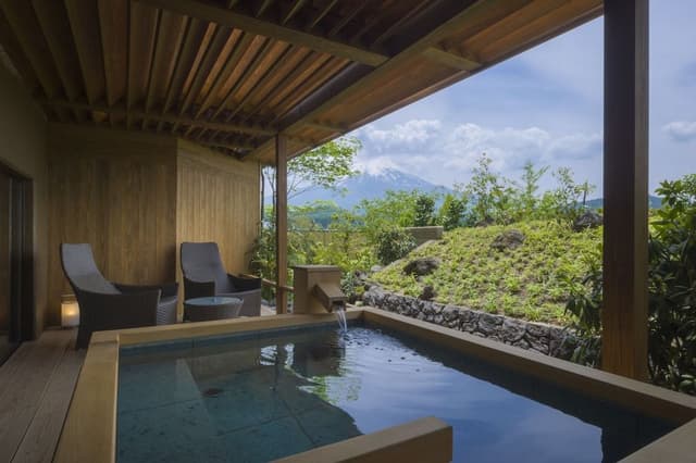 Fukuchi A Japanese Western Room with Open Air Bath, Mt. Fuji View [With Yamanshi Wine Lounge Access]