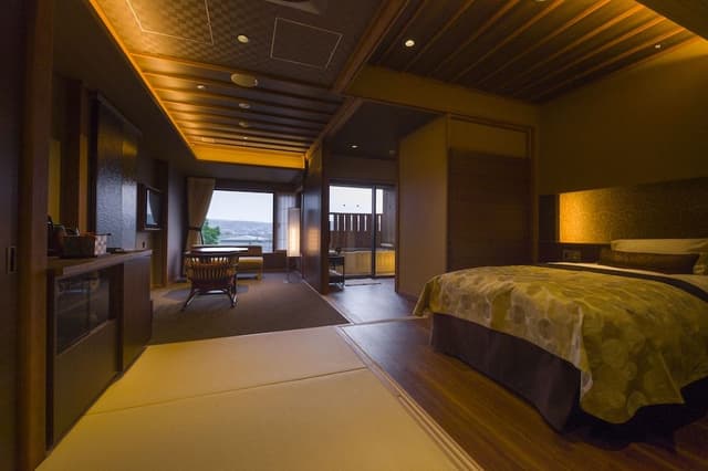Mizuho Western Room with Open Air Bath, Mt. Fuji View [With Yamanshi Wine Lounge Access]
