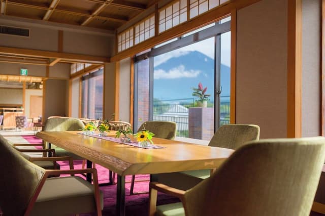 Mizuho Western Room with Open Air Bath, Mt. Fuji View [With Yamanshi Wine Lounge Access]