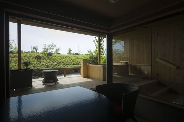 Asumi A Western Room with Open Air Bath, Mt. Fuji View [With Yamanshi Wine Lounge Access]