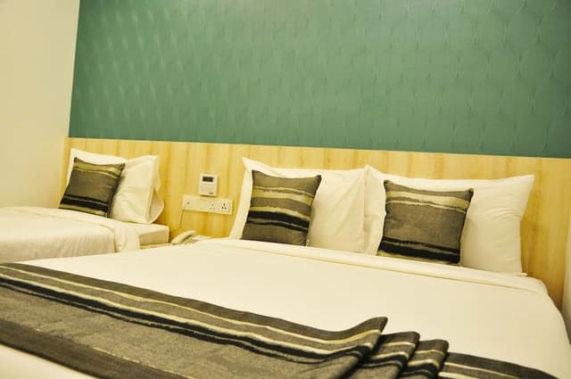 Deluxe Twin Room, No Windows