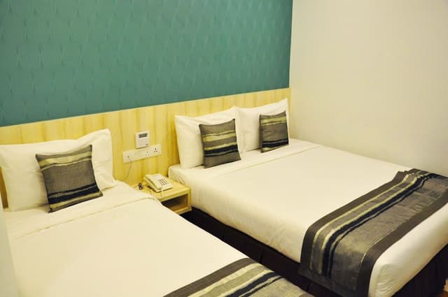 Deluxe Twin Room, No Windows