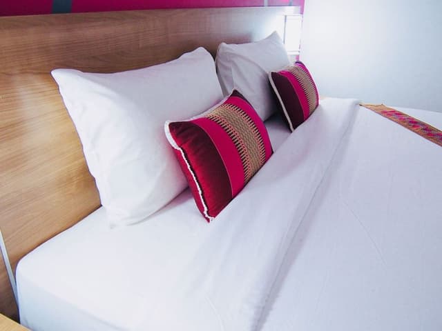 Superior, 1 King Bed, Non Smoking, City View