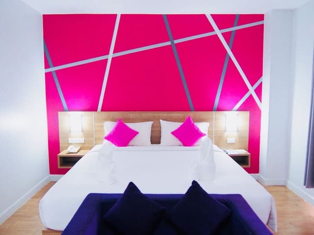 Superior, 1 King Bed, Non Smoking, City View
