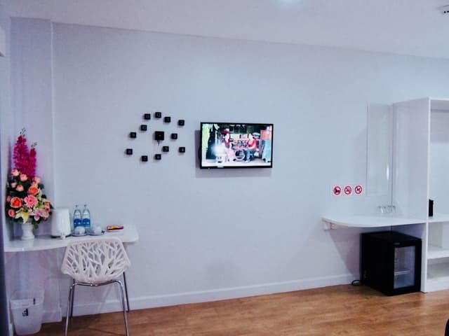 Superior, 1 King Bed, Non Smoking, City View