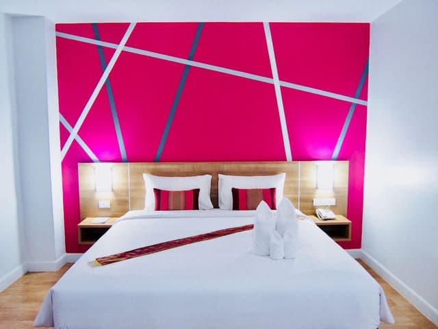 Superior, 1 King Bed, Non Smoking, City View