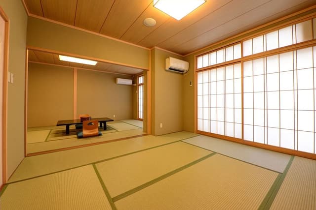 Traditional Room, Non Smoking (Please check in by 6 pm for Dinner)