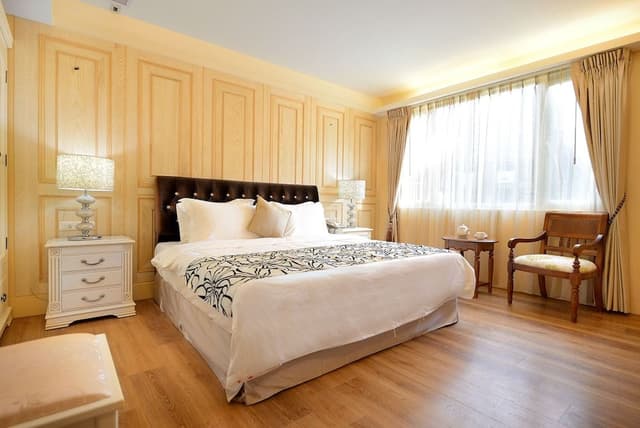 Deluxe Double Room, Bathtub