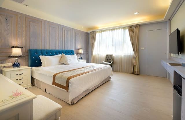 Deluxe Double Room, Bathtub