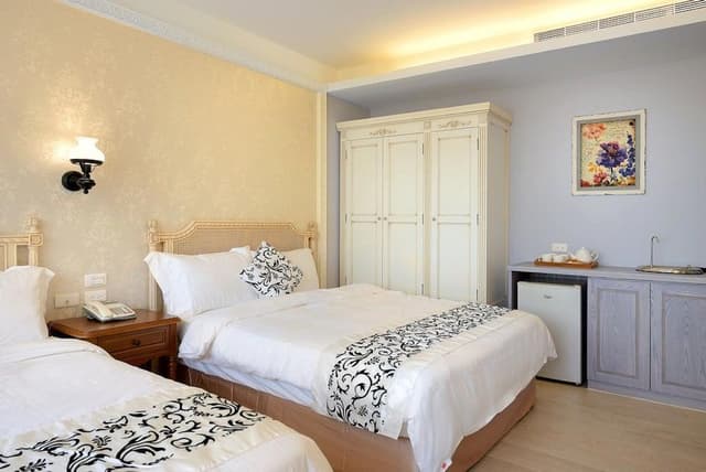 Classic Quadruple Room, Bathtub