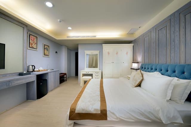 Deluxe Double Room, Bathtub