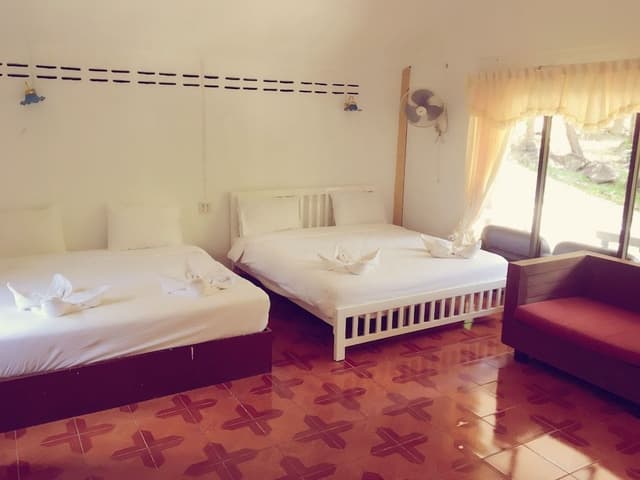 Basic Bungalow, Multiple Beds