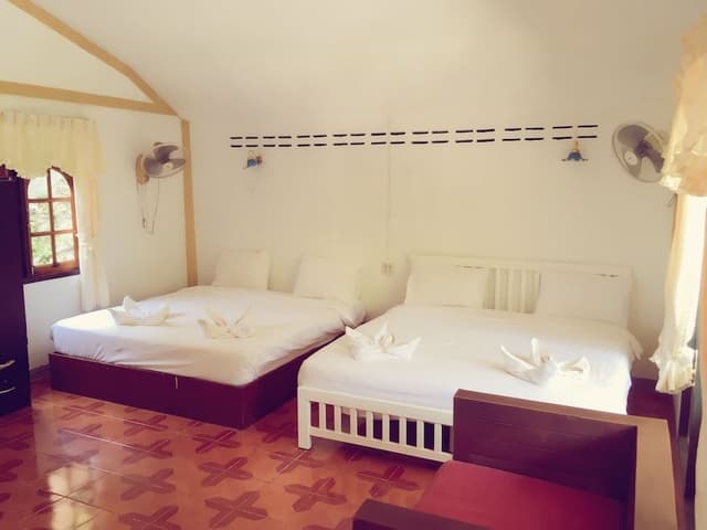Basic Bungalow, Multiple Beds