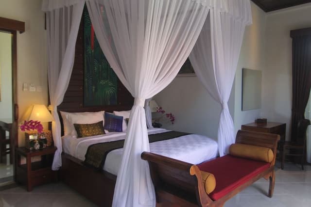 Superior Villa, 1 King Bed, Pool View, Poolside