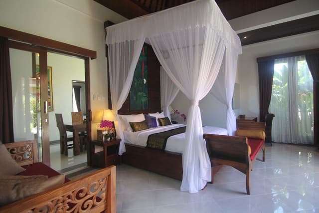 Superior Villa, 1 King Bed, Pool View, Poolside