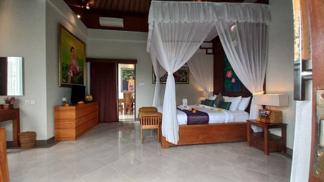 Superior Villa, 1 King Bed, Pool View, Poolside