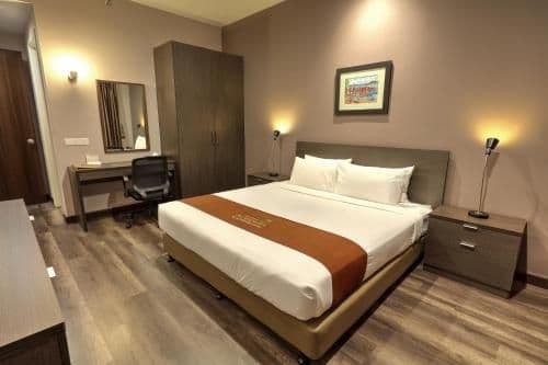 Deluxe King Suite